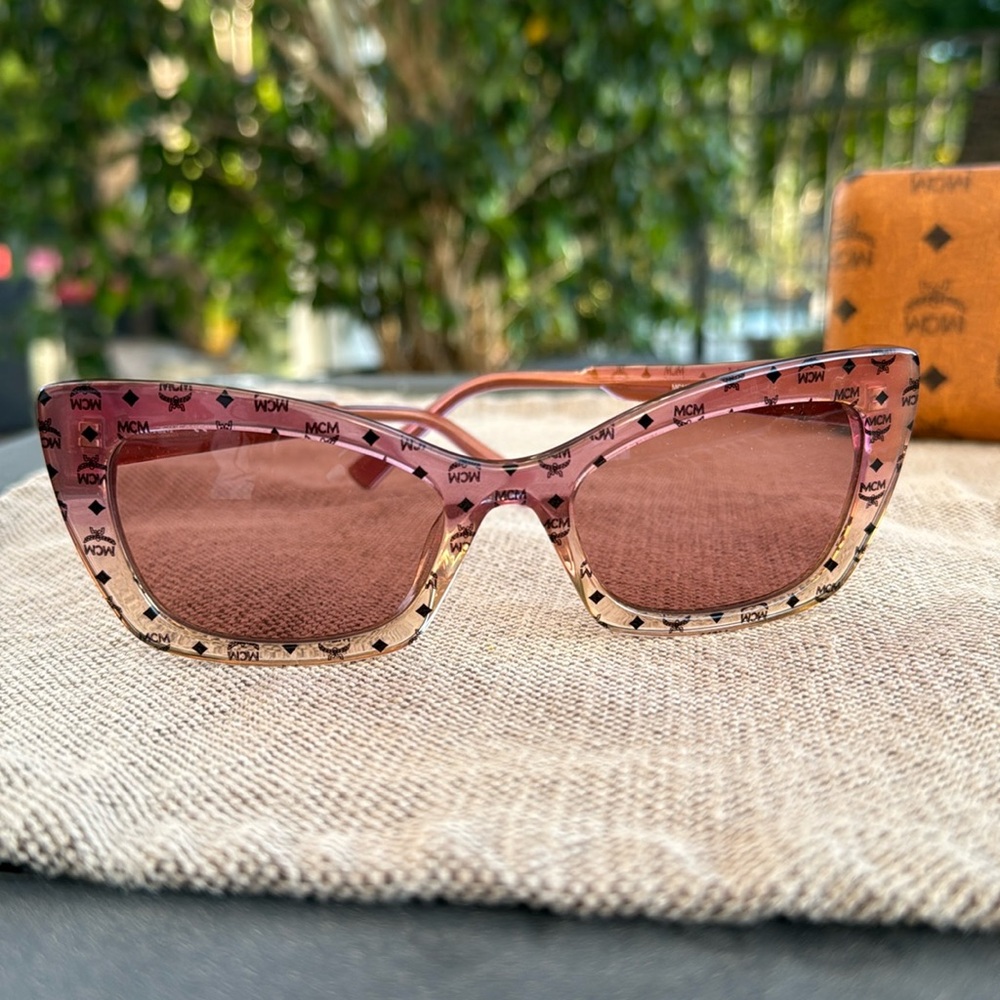 MCM 682S Cat Eye Sunglasses – Rose/Honey Pink – Designer Luxury Eyewear - Picture 9 of 16